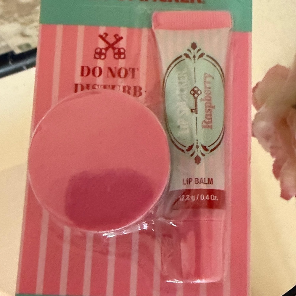 Lip Smacker Do Not Disturb Lip Kit Raspberry NIB Set - Picture 5 of 6